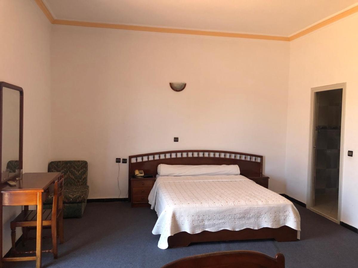 Hotel Choumis Haj Messaoud Λαράς Εξωτερικό φωτογραφία