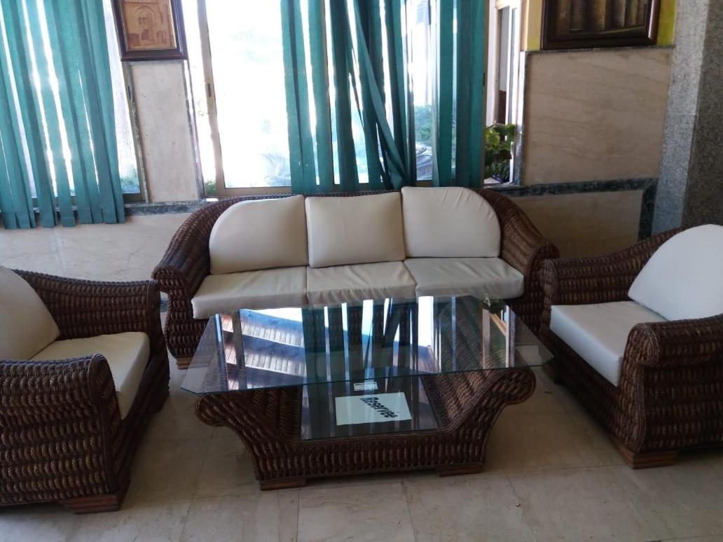 Hotel Choumis Haj Messaoud Λαράς Εξωτερικό φωτογραφία