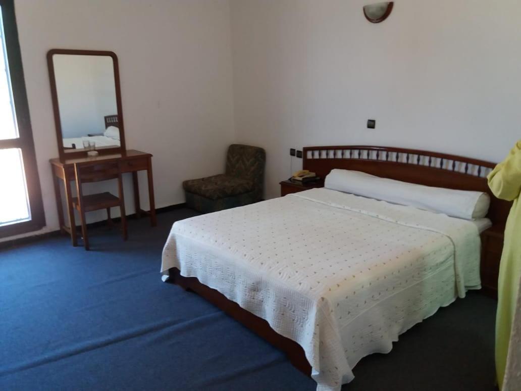 Hotel Choumis Haj Messaoud Λαράς Εξωτερικό φωτογραφία